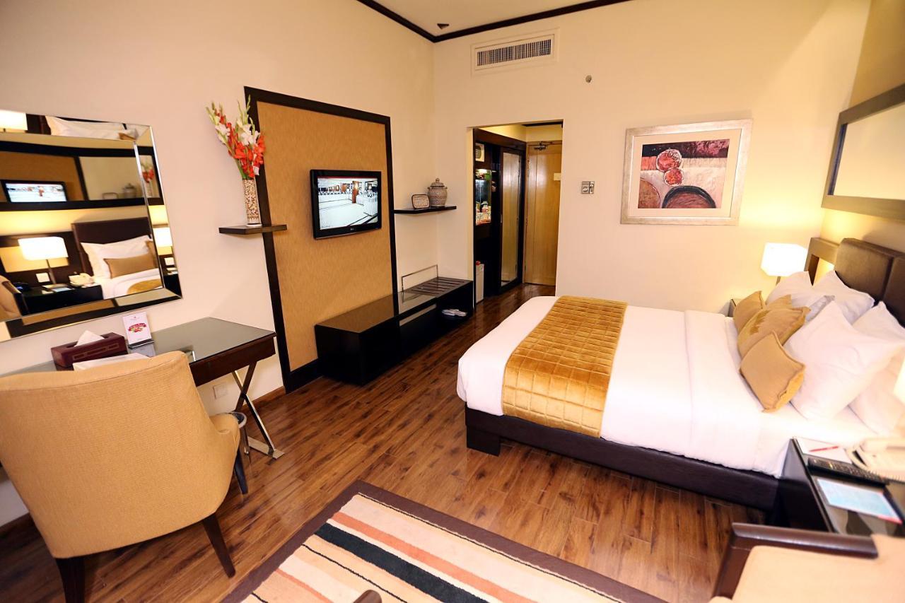 Hotel Ramada By Wyndham Multan Extérieur photo