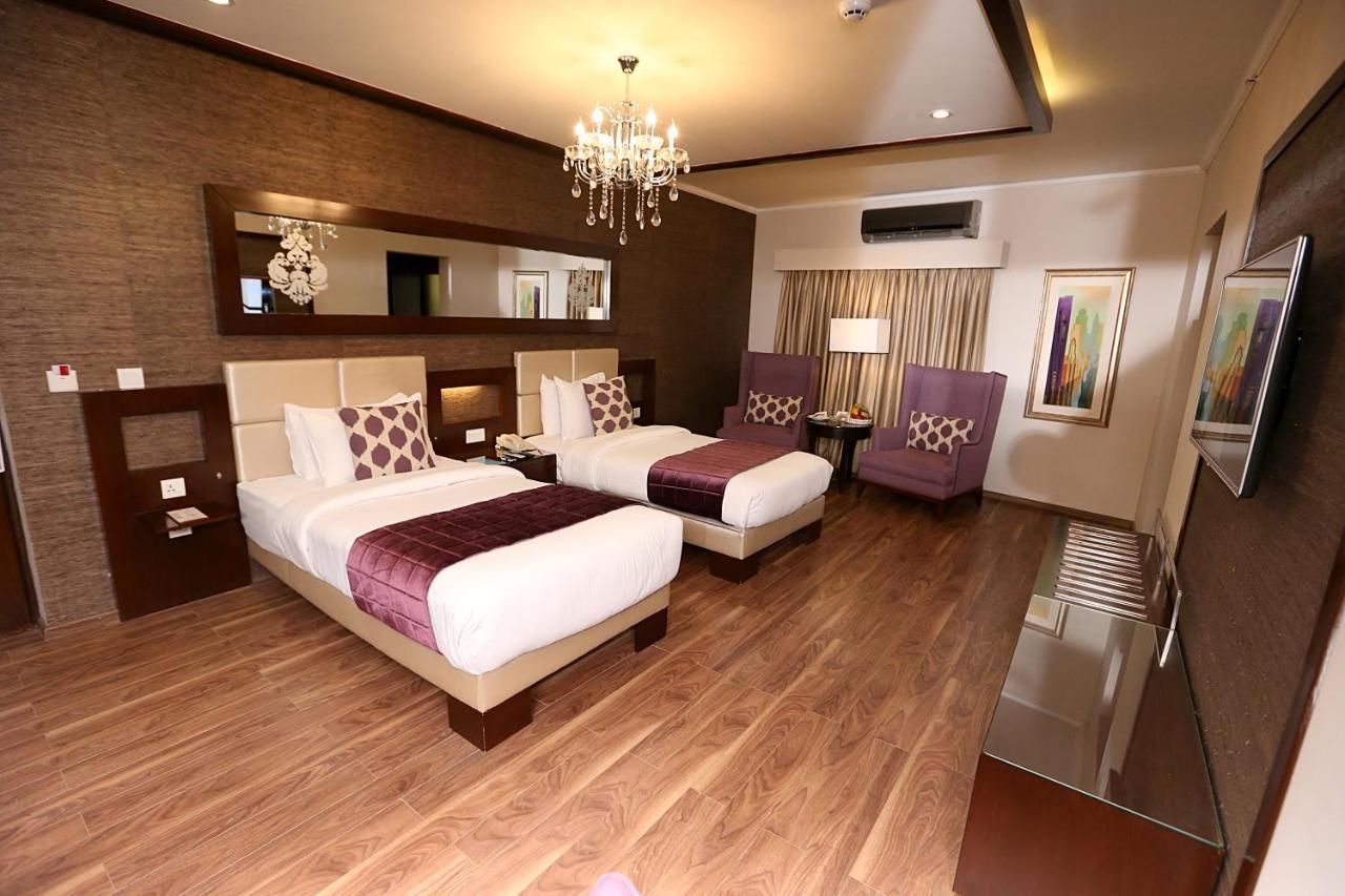 Hotel Ramada By Wyndham Multan Extérieur photo