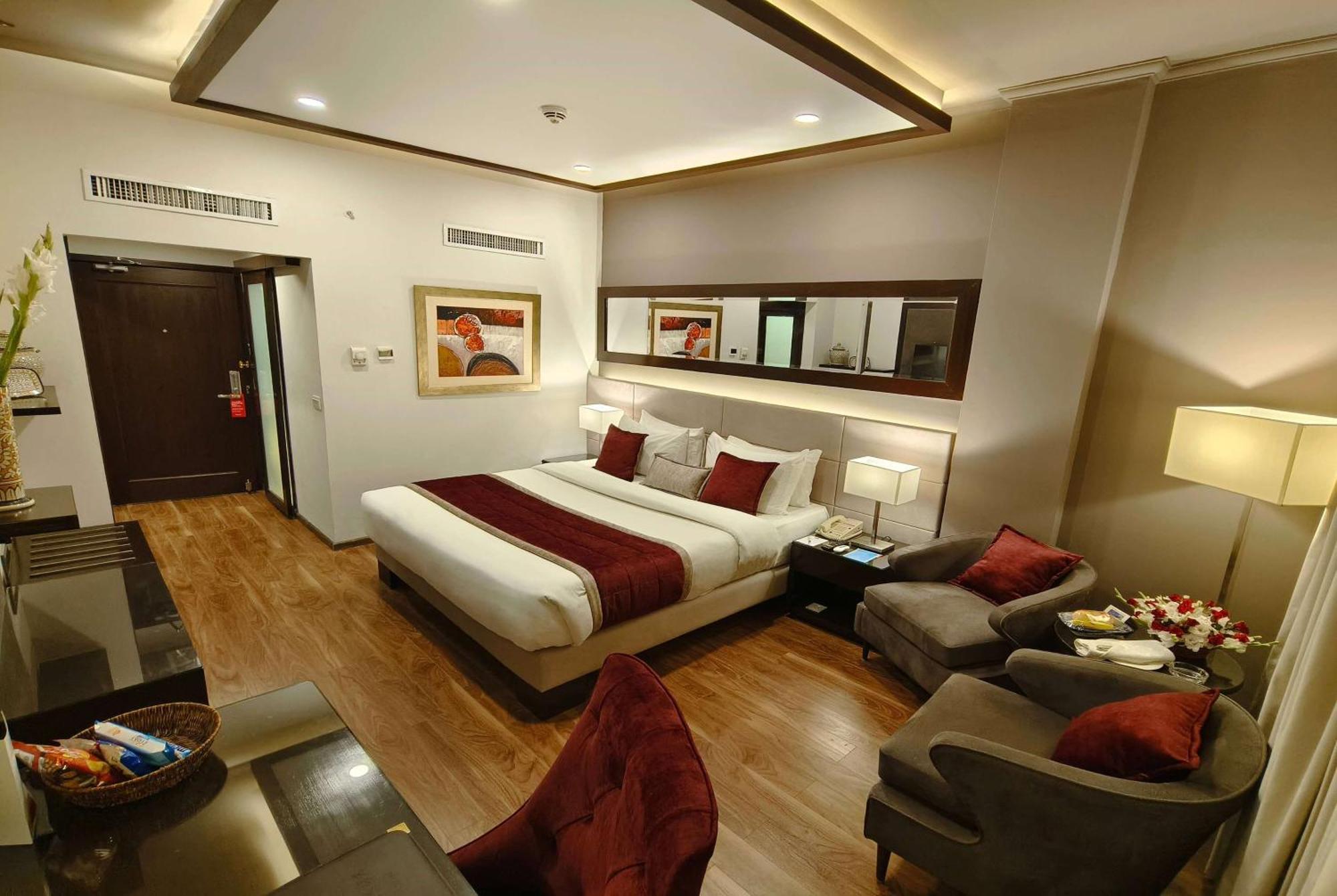 Hotel Ramada By Wyndham Multan Extérieur photo