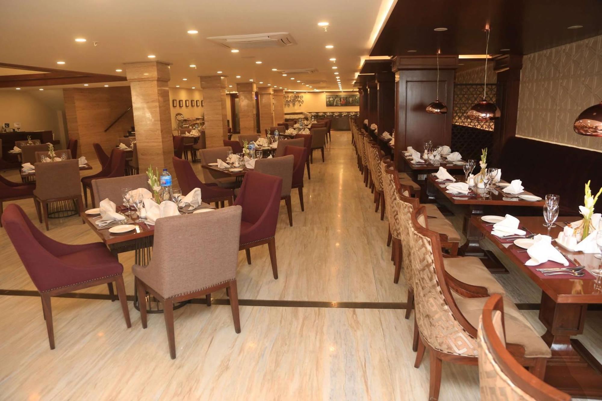 Hotel Ramada By Wyndham Multan Extérieur photo