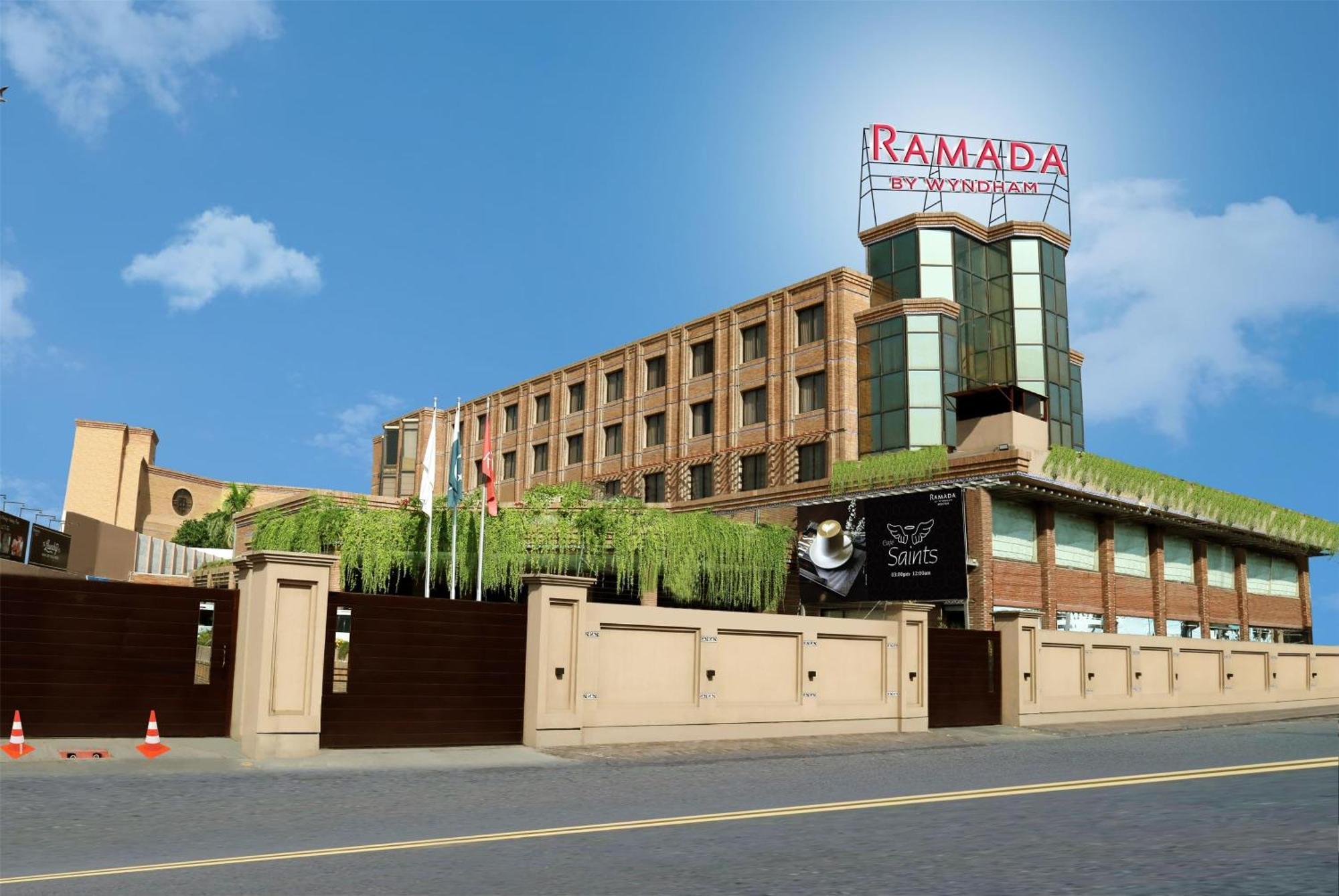 Hotel Ramada By Wyndham Multan Extérieur photo