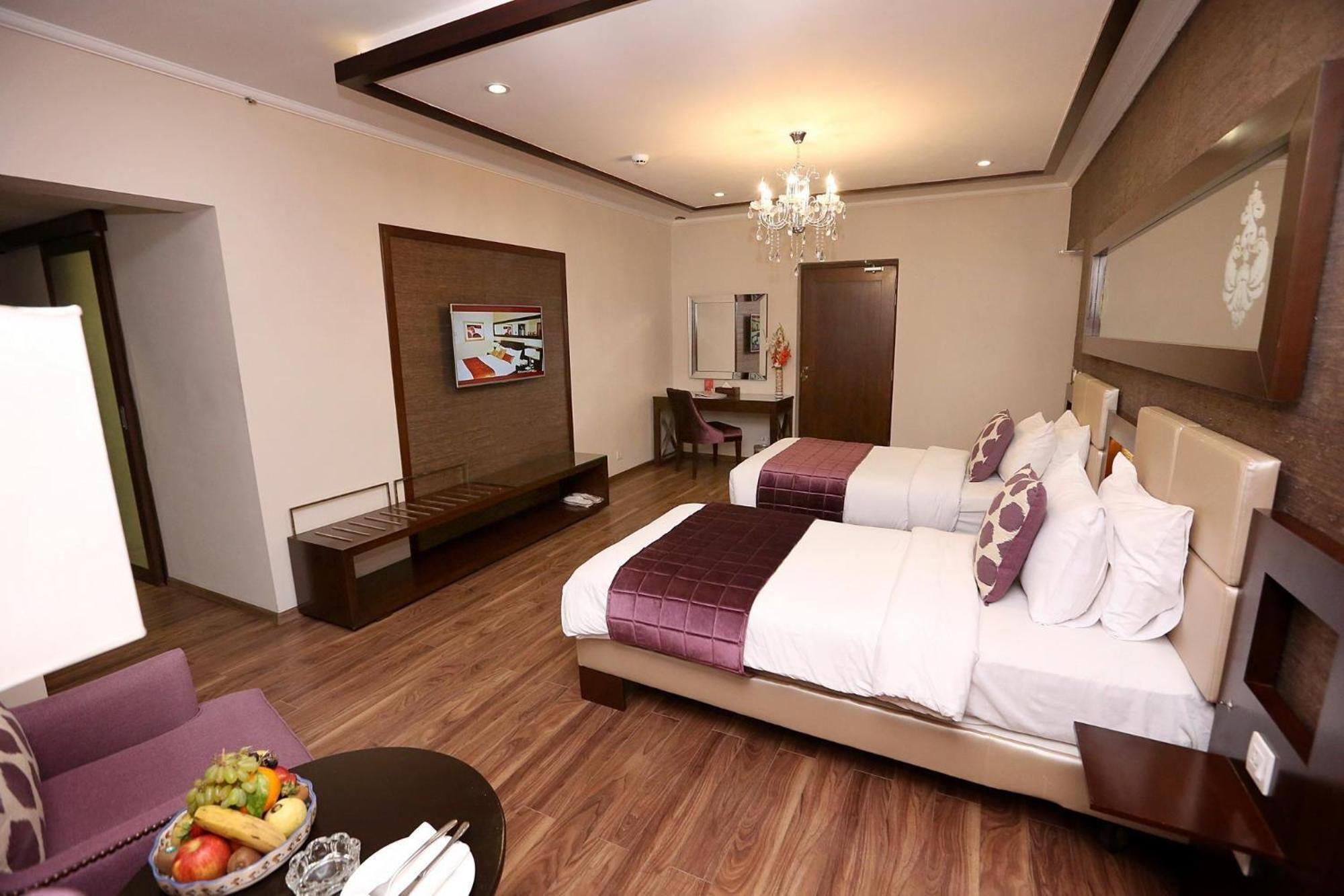 Hotel Ramada By Wyndham Multan Extérieur photo